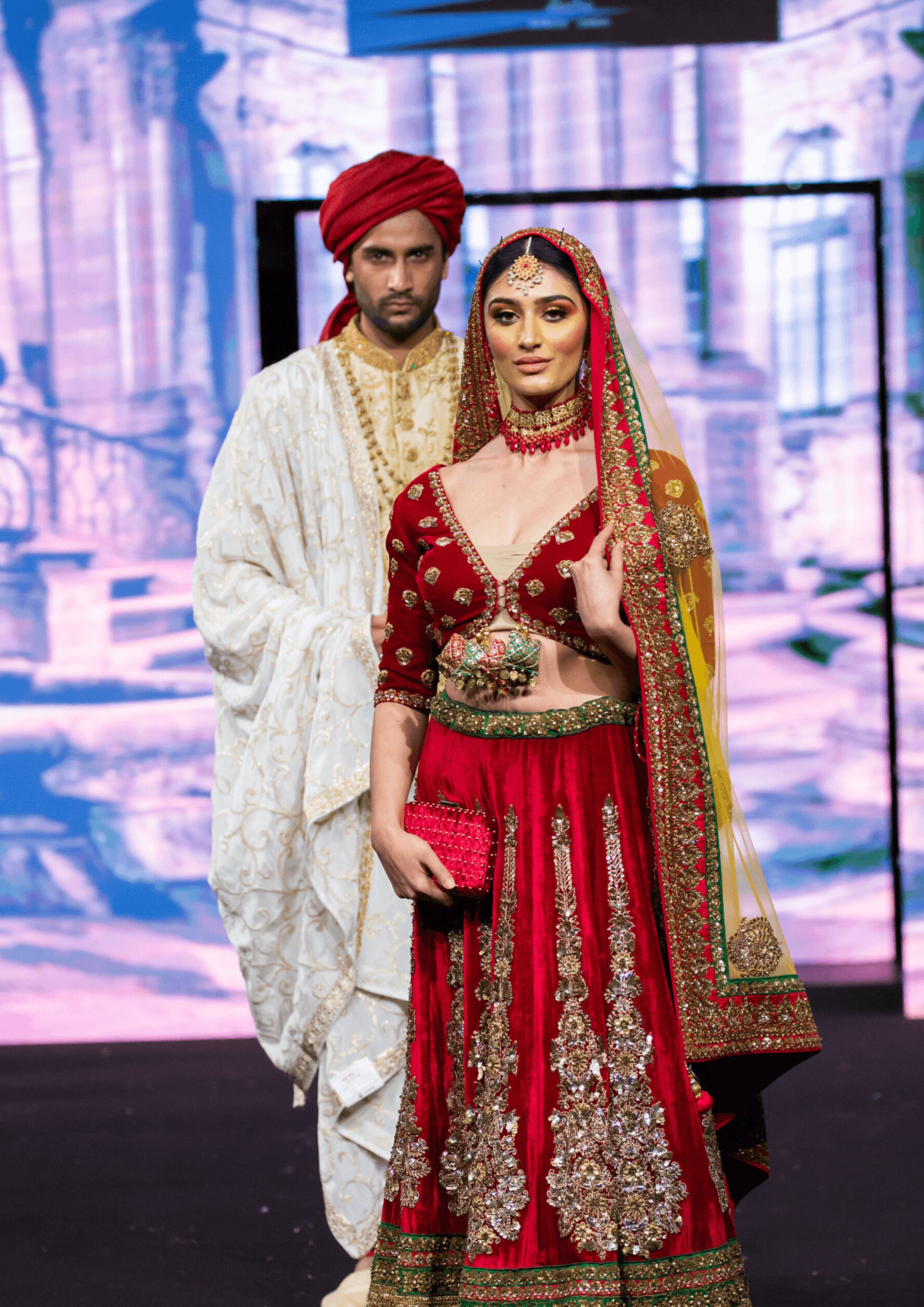 Contrast dupatta with red bridal lehenga discount