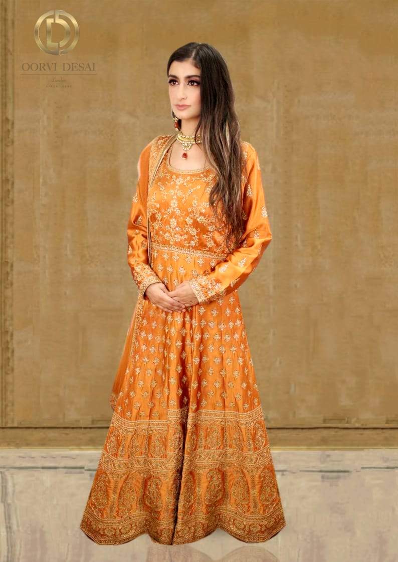 burnt orange indian dress Get ready to turn heads in this stunning hand embroidered luscious burnt orange suit set! MUA @amal_ajithkumar Camera @sabir_photography_ Jewellery @kalyanjewellers_official